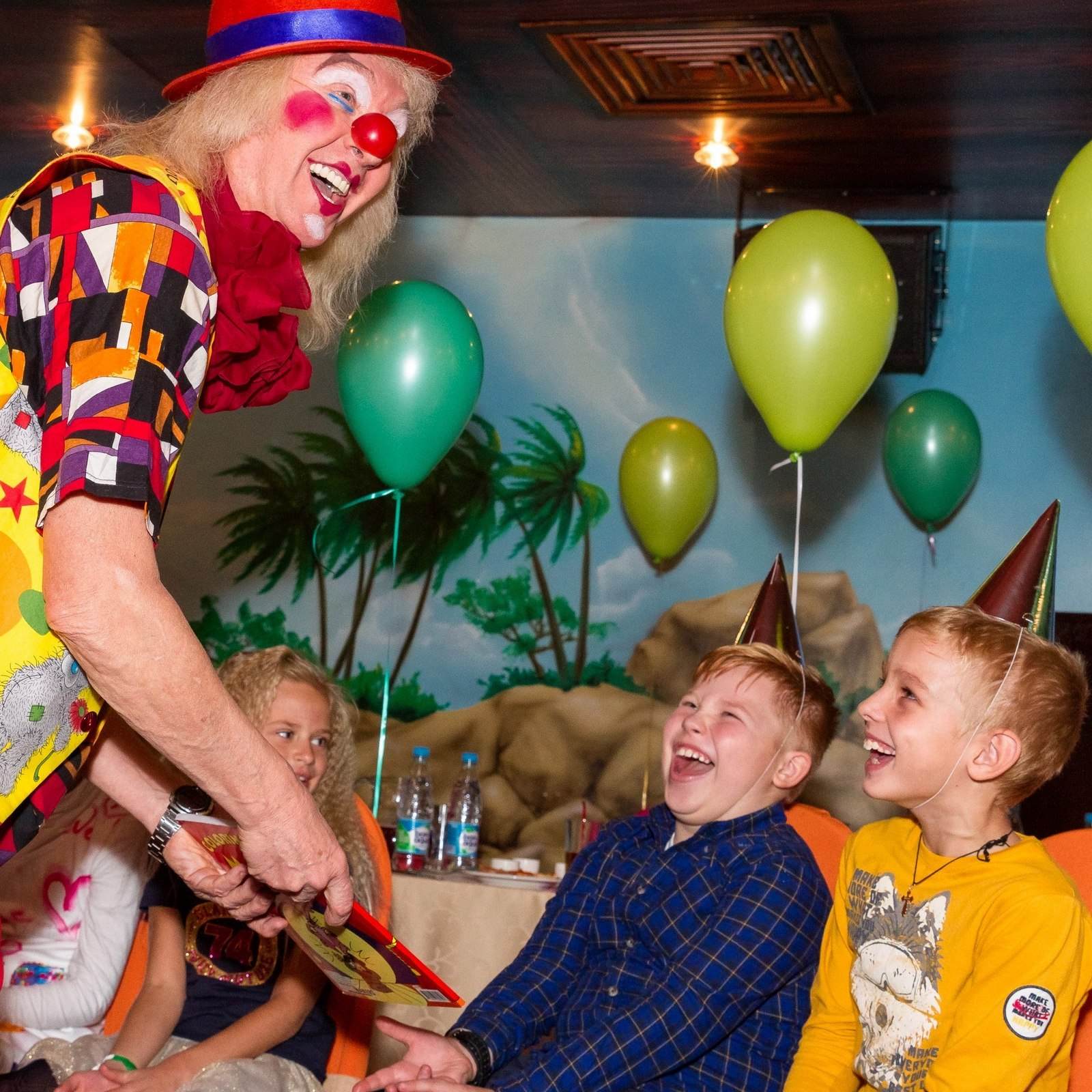 Клоун Юрик. Фокусы.