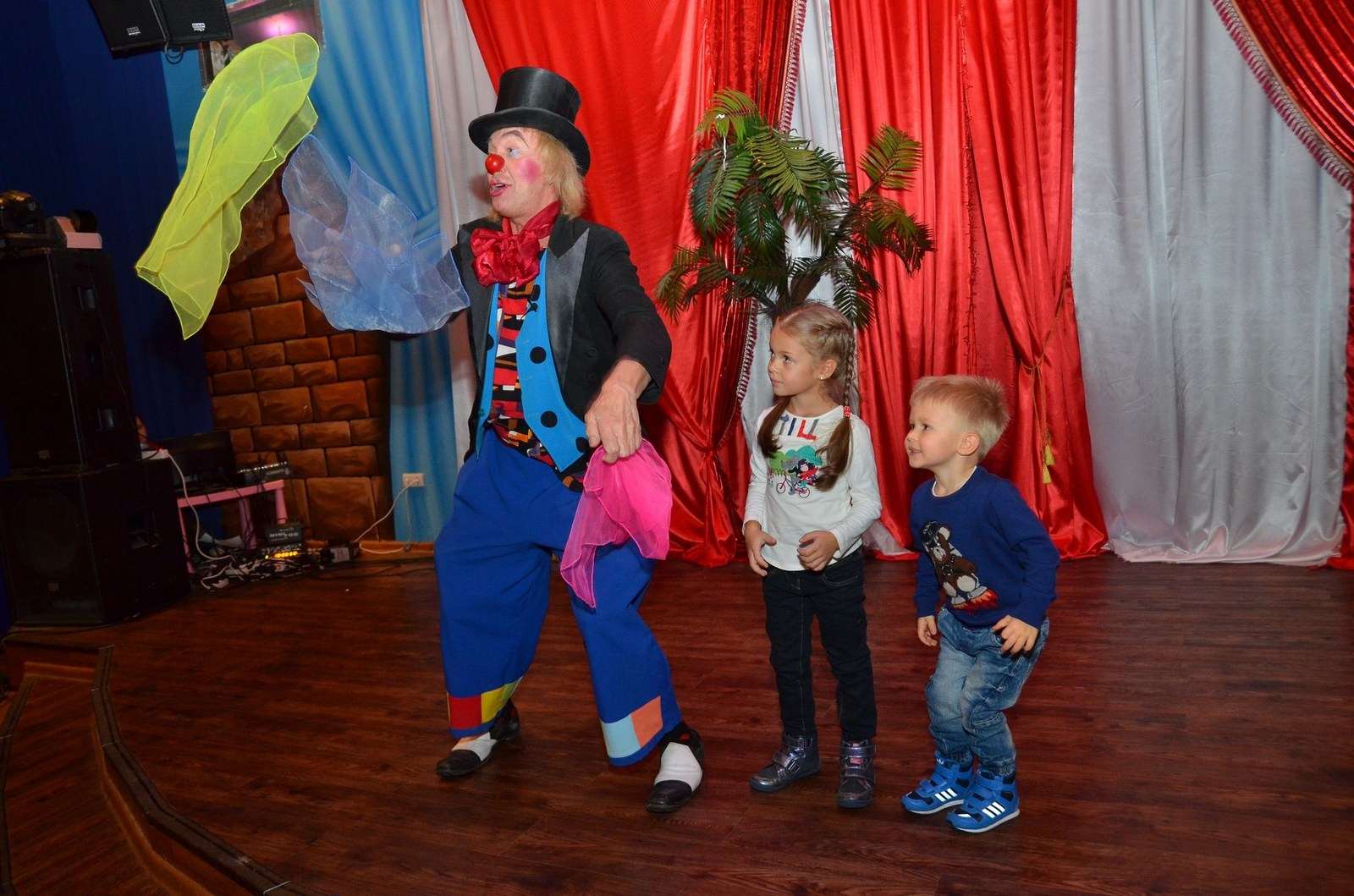 Клоун Юрик. Жонглирование