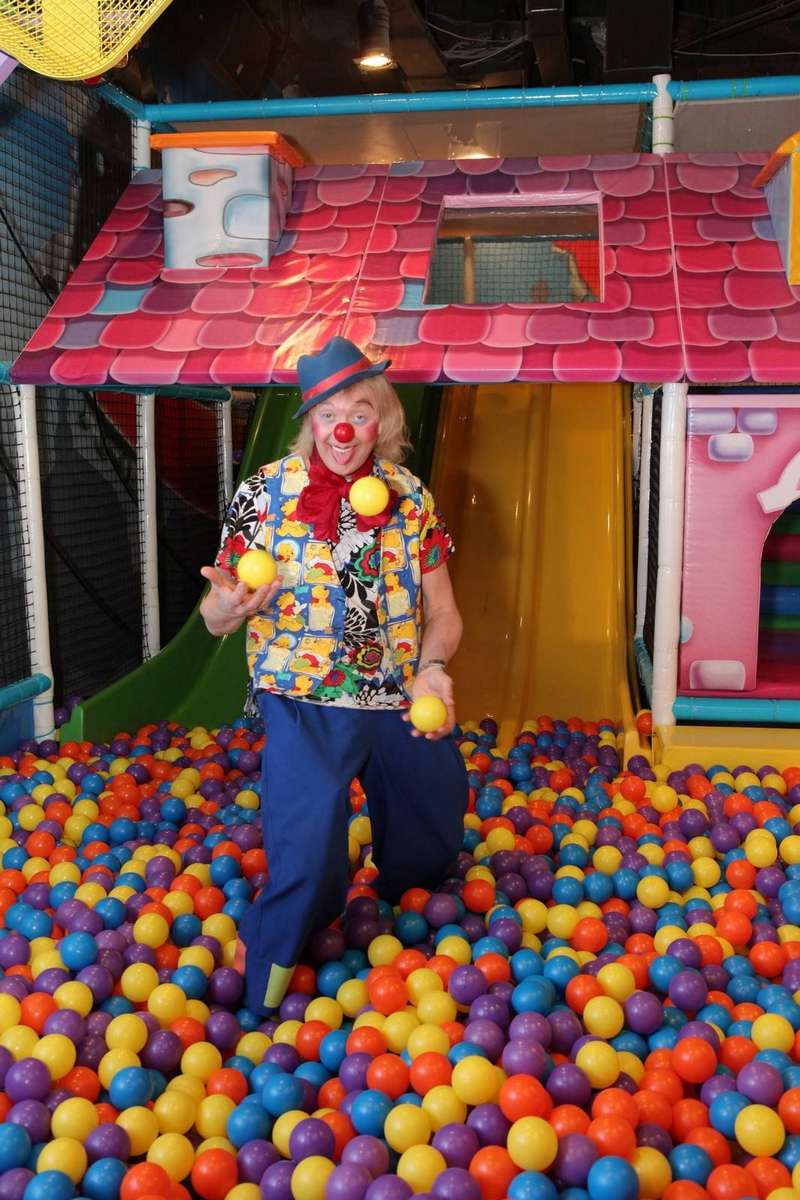 Клоун Юрик. Жонглирование